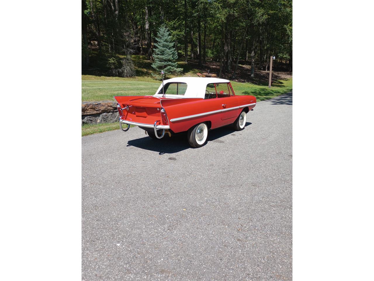 Amphicar-770-1964-red-white-and-gray-2