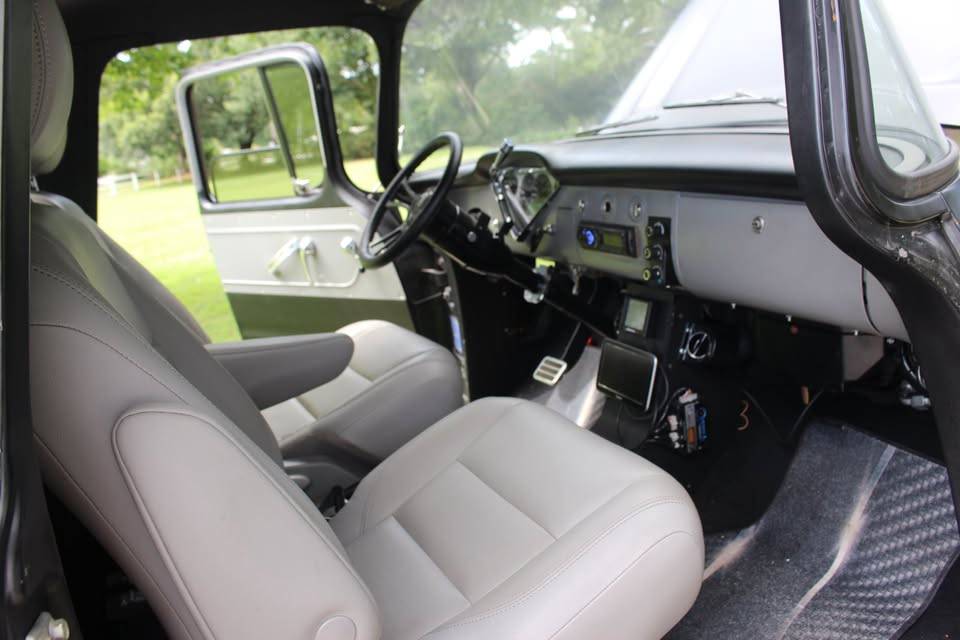 Apache-4-wd-stepside-1959-black-1