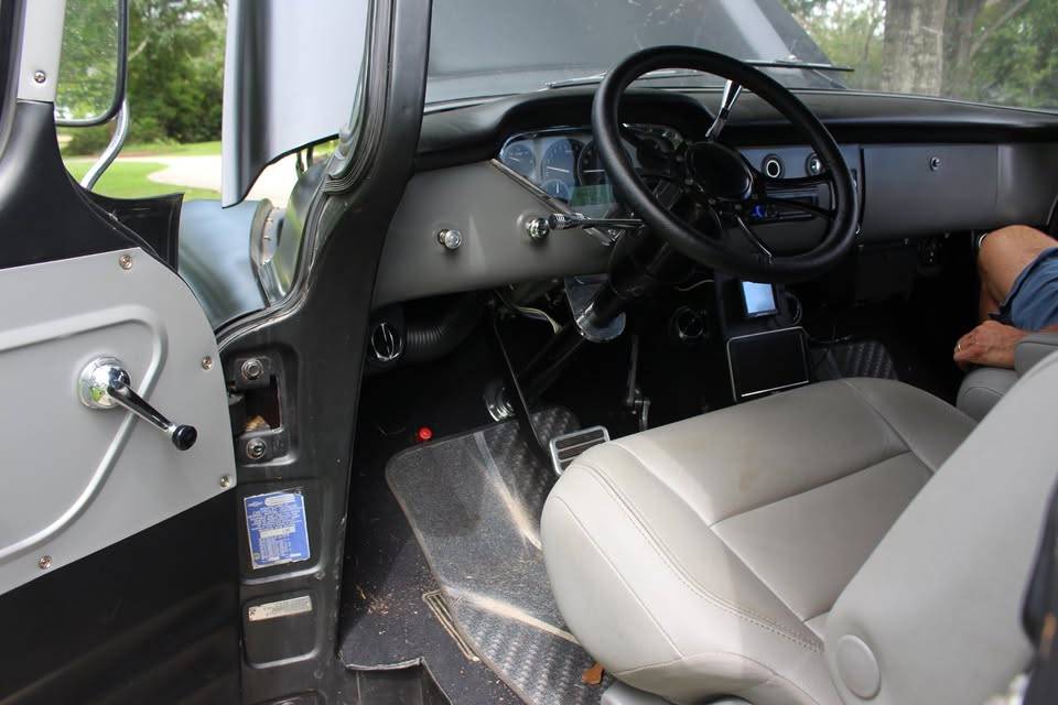 Apache-4-wd-stepside-1959-black-14