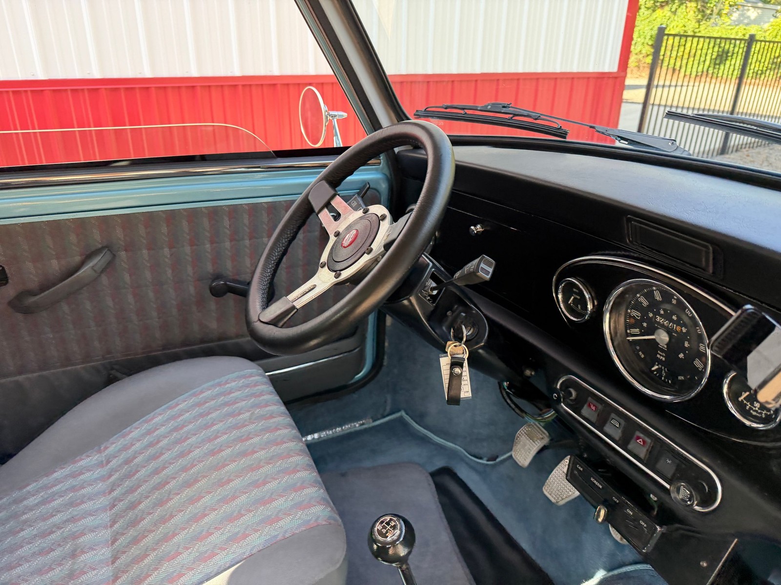 Austin-Mini-1971-Coupe-11
