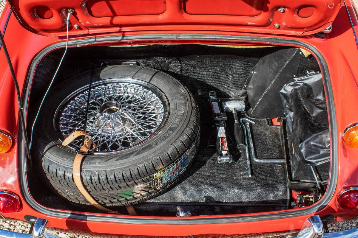 Austin-healey-3000-bj8-mk-iii-1967-red-14