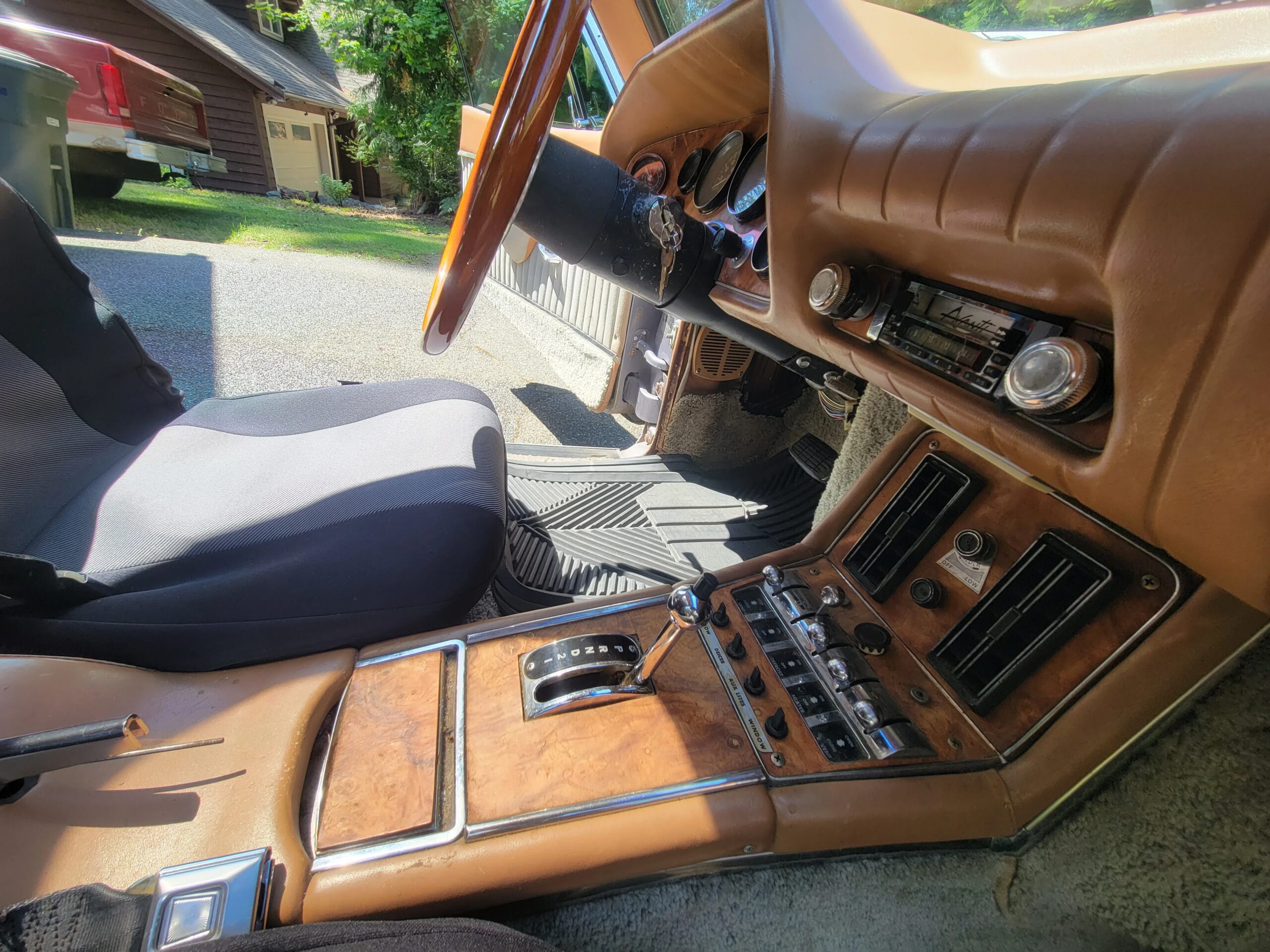 Avanti-Ii-1978-Gray-Tan-14