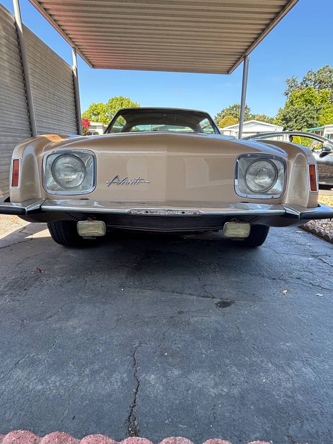 Avanti-coupe-1979-4