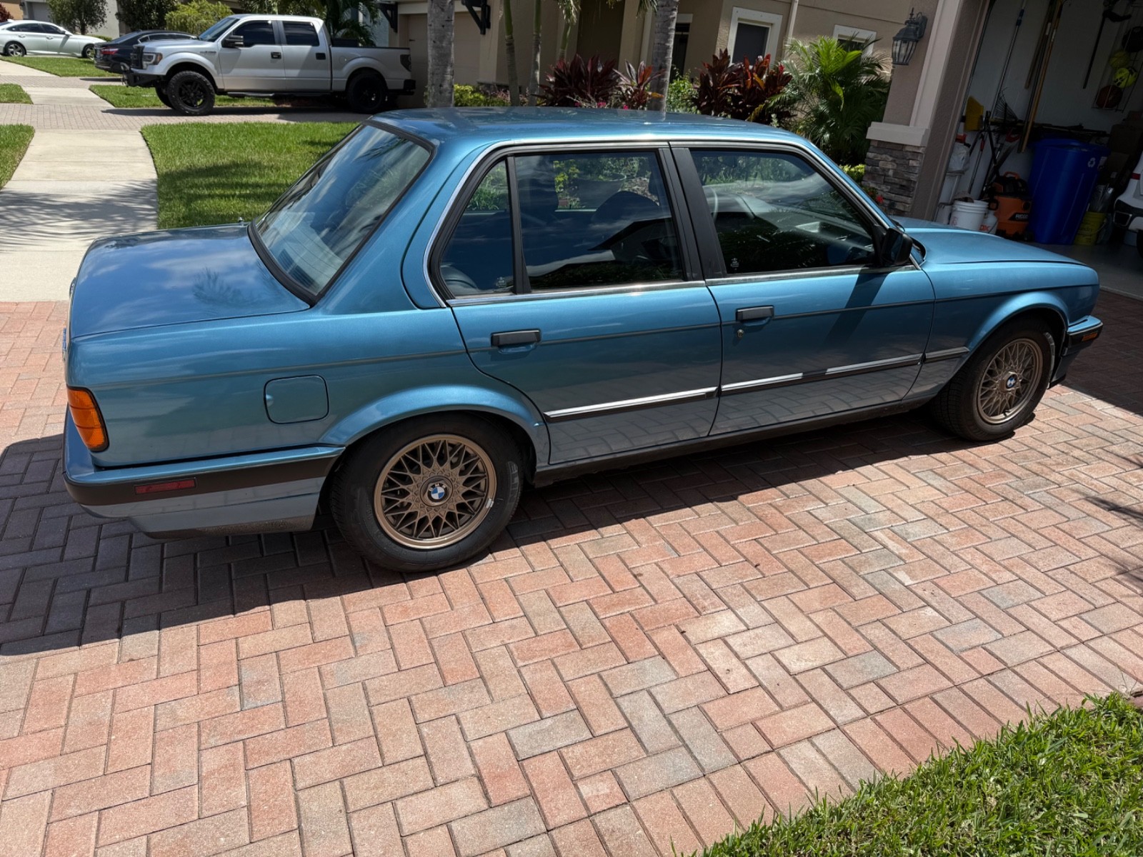 BMW-3-Series-1989-Sedan-1