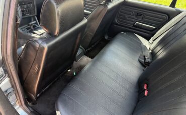 BMW-3-Series-1989-Sedan-3