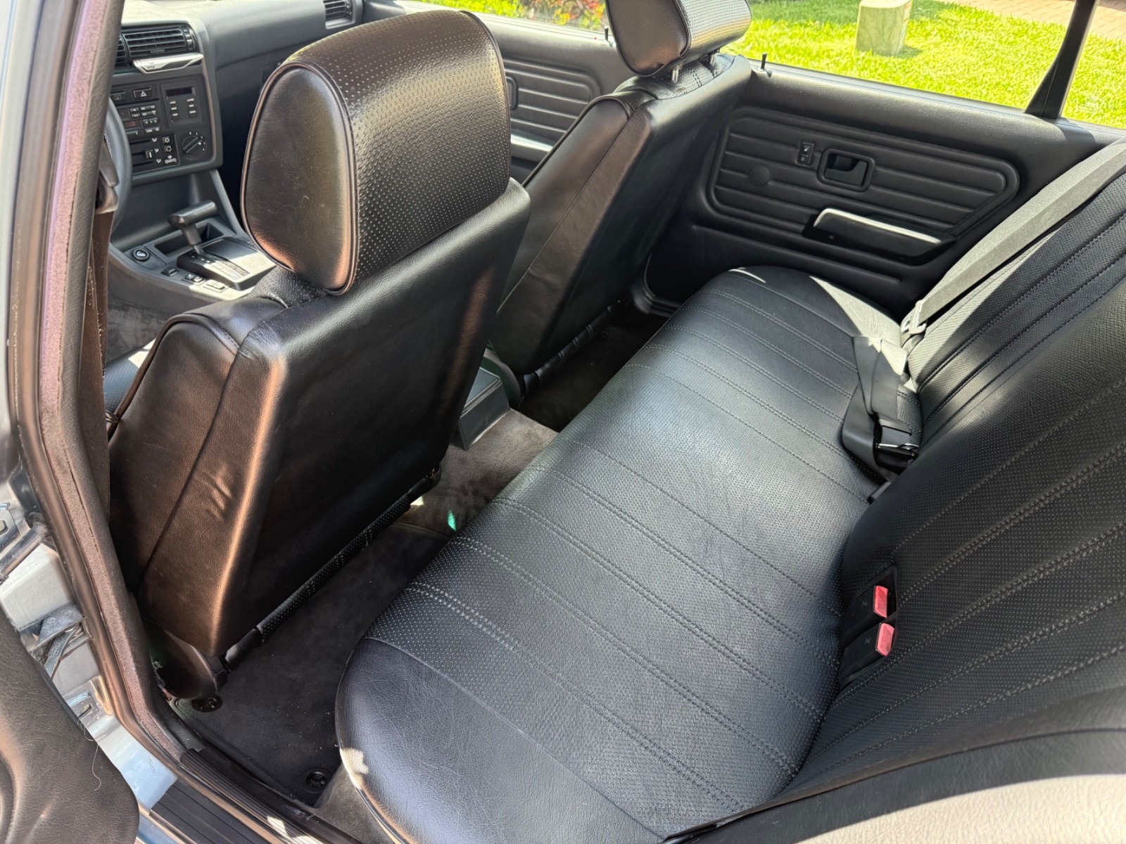 BMW-3-Series-1989-Sedan-3