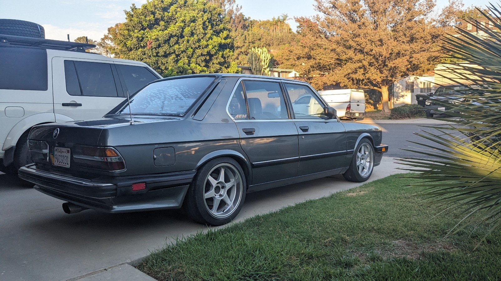 BMW-5-Series-1984-3