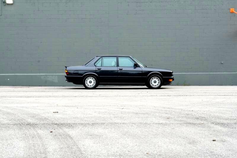 BMW-5-Series-1986-Sedan-11