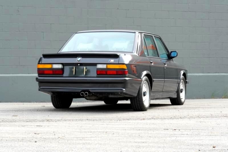 BMW-5-Series-1986-Sedan-12