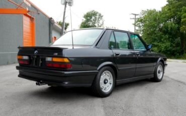 BMW-5-Series-1986-Sedan-26