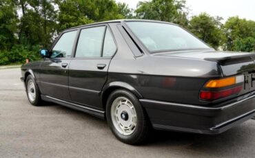 BMW-5-Series-1986-Sedan-28