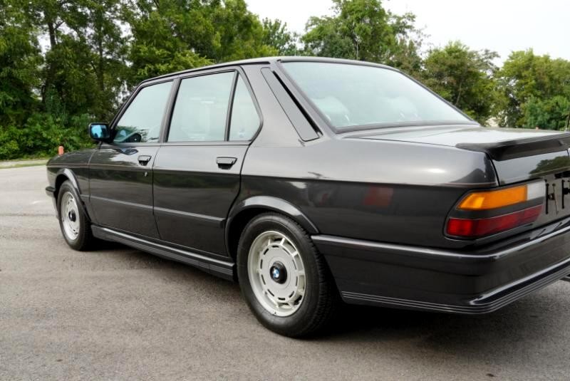 BMW-5-Series-1986-Sedan-28