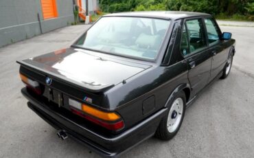 BMW-5-Series-1986-Sedan-32