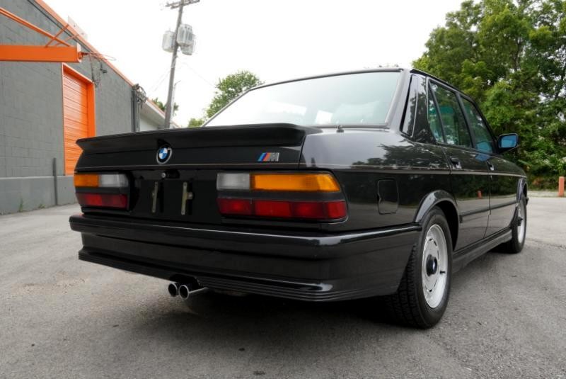 BMW-5-Series-1986-Sedan-33