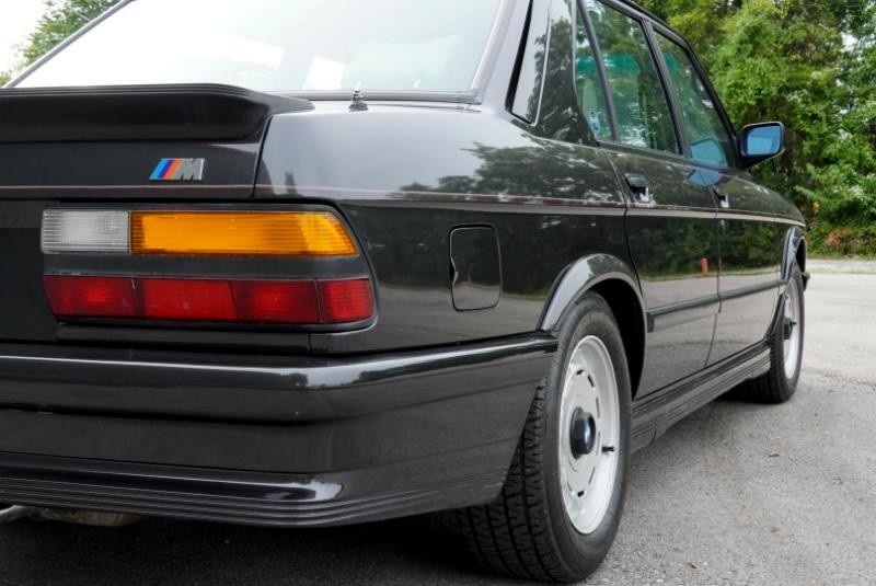 BMW-5-Series-1986-Sedan-34