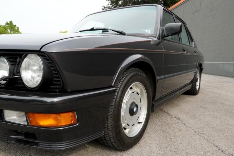 BMW-5-Series-1986-Sedan-37