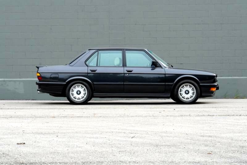 BMW-5-Series-1986-Sedan-9