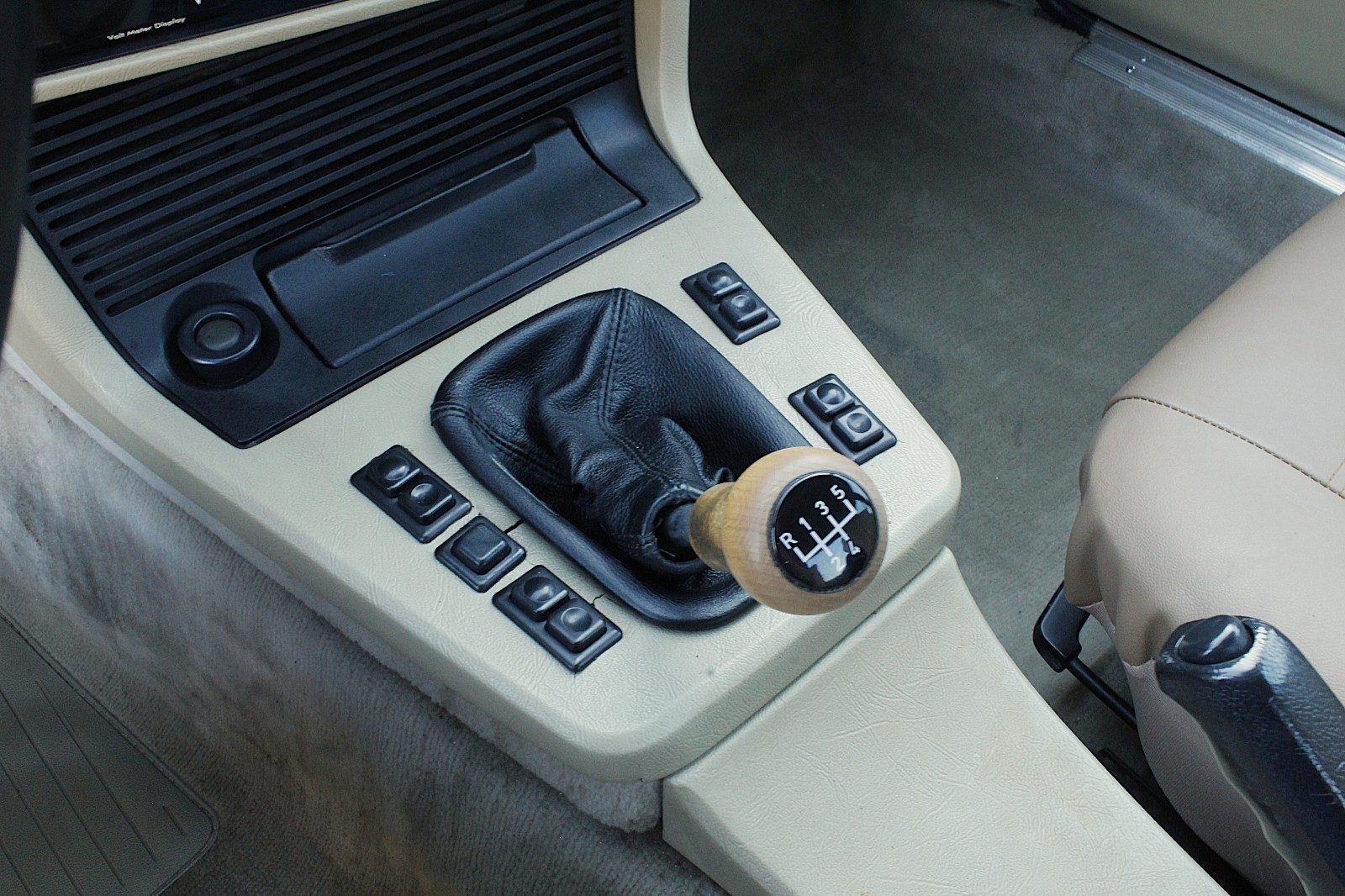 BMW-6-Series-1983-Coupe-12