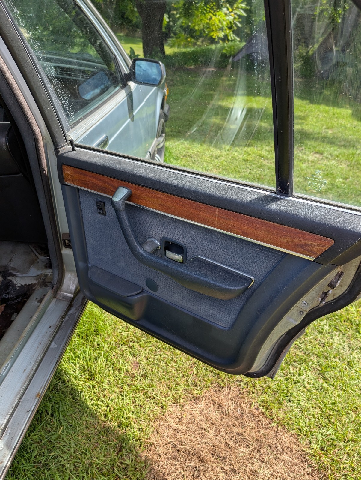 BMW-7-Series-1981-9
