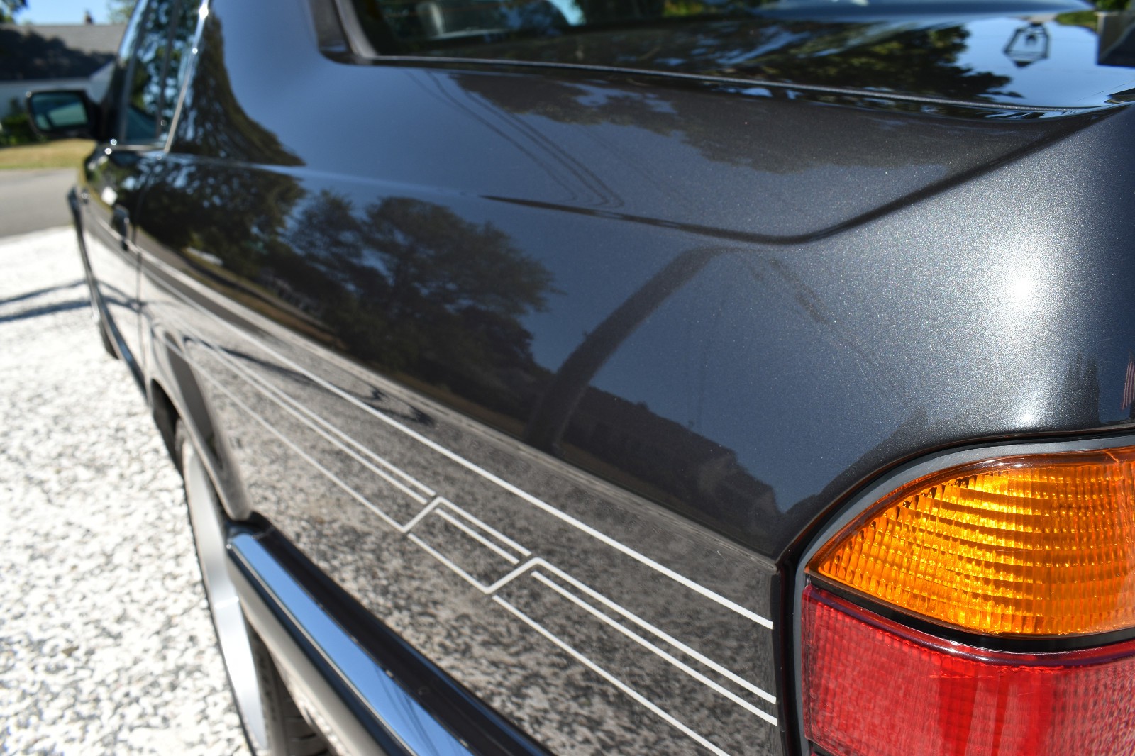 BMW-7-Series-1988-Sedan-13