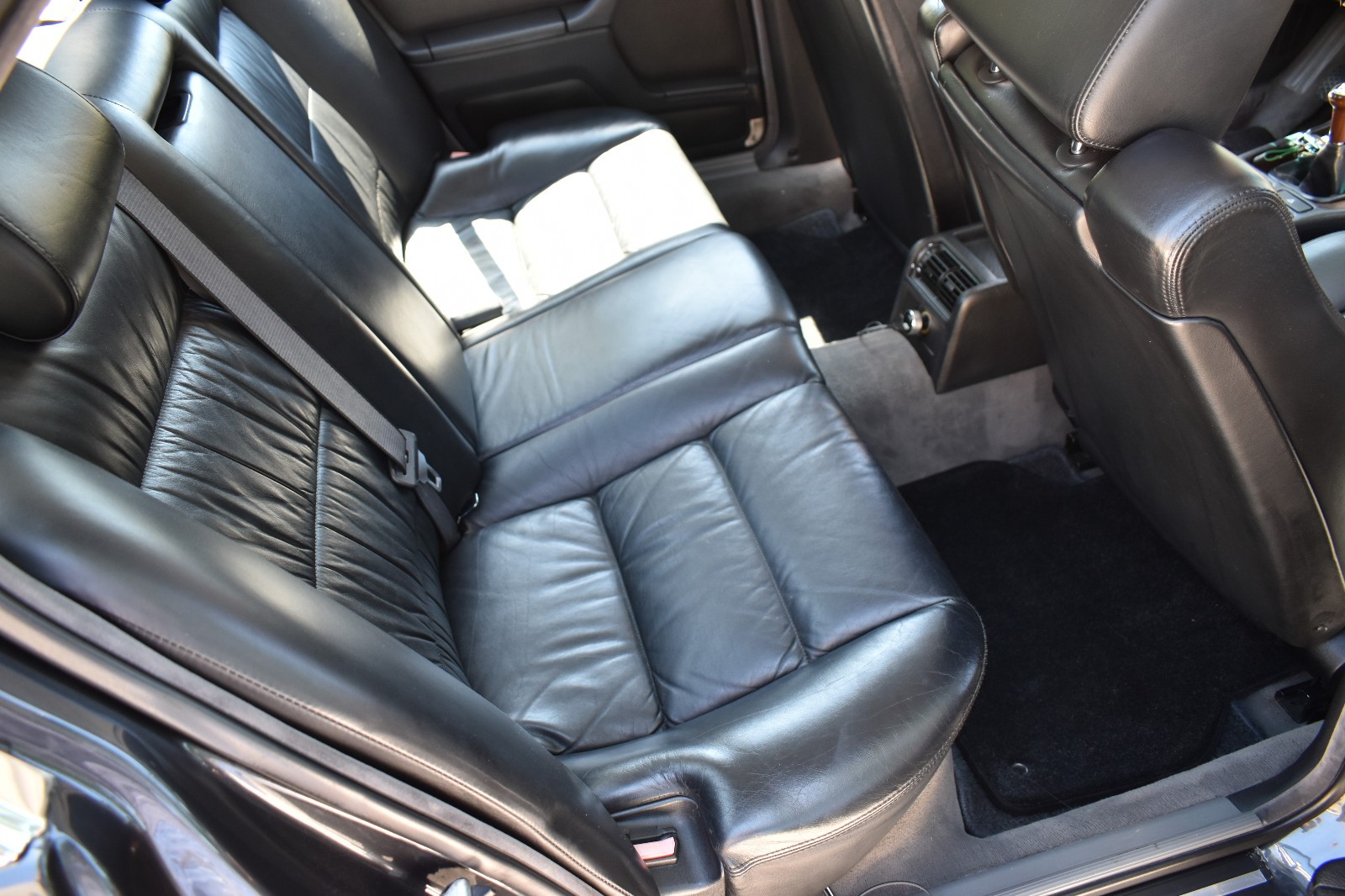 BMW-7-Series-1988-Sedan-22