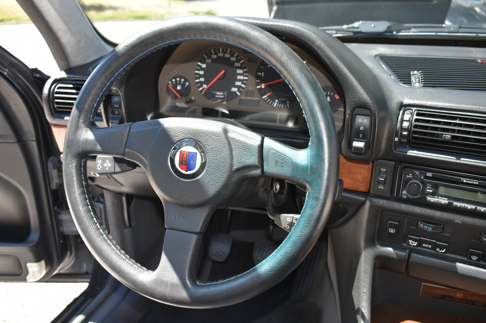 BMW-7-Series-1988-Sedan-24