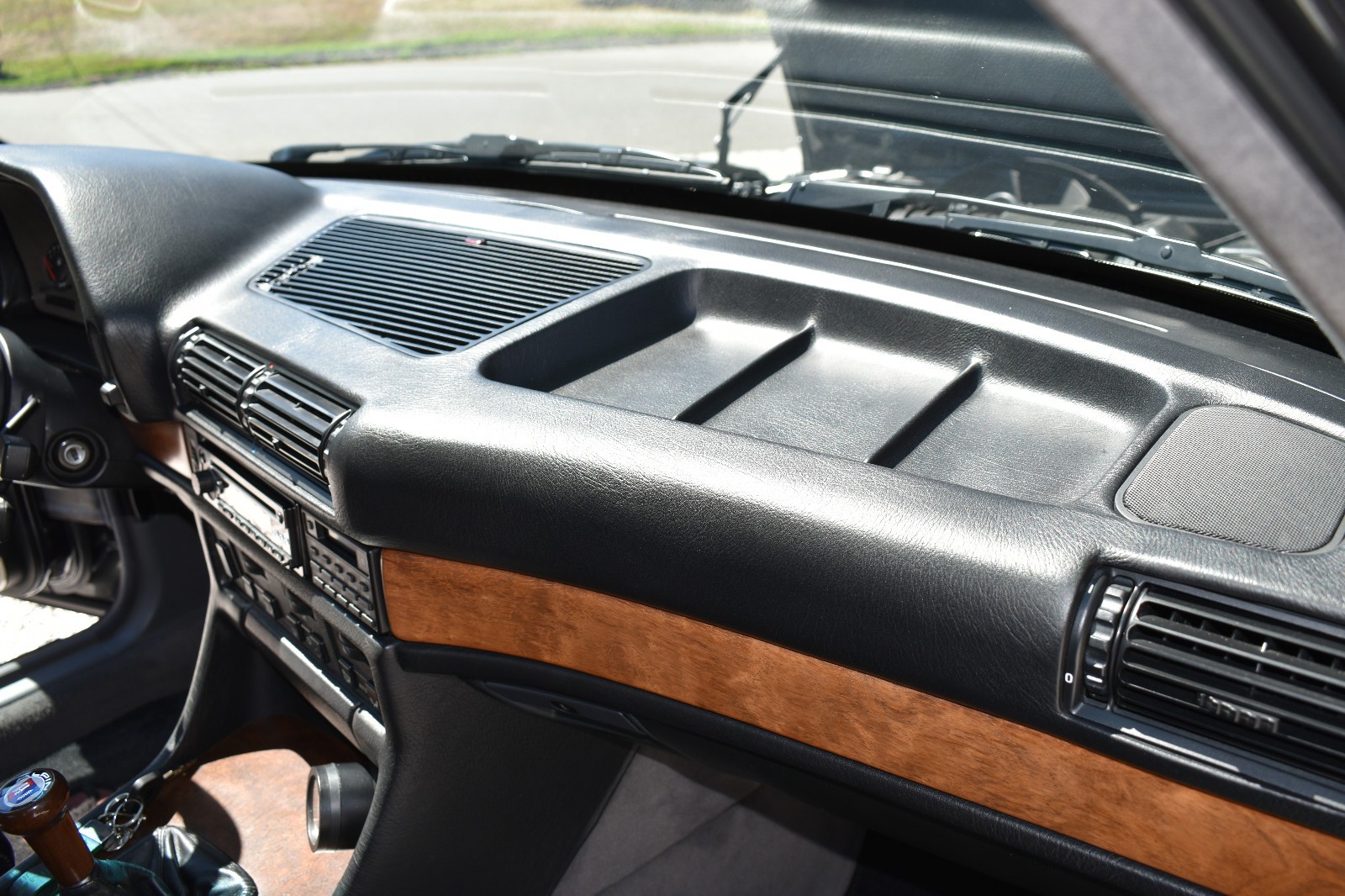 BMW-7-Series-1988-Sedan-27
