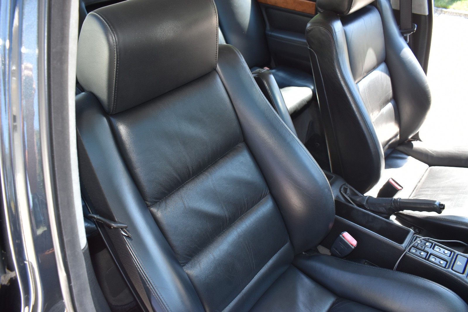 BMW-7-Series-1988-Sedan-29