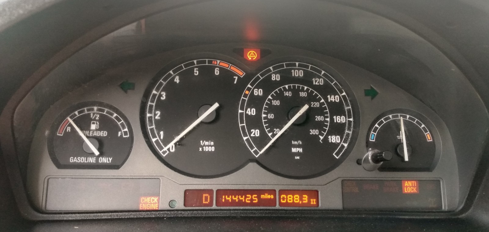BMW-8-Series-1996-Coupe-10