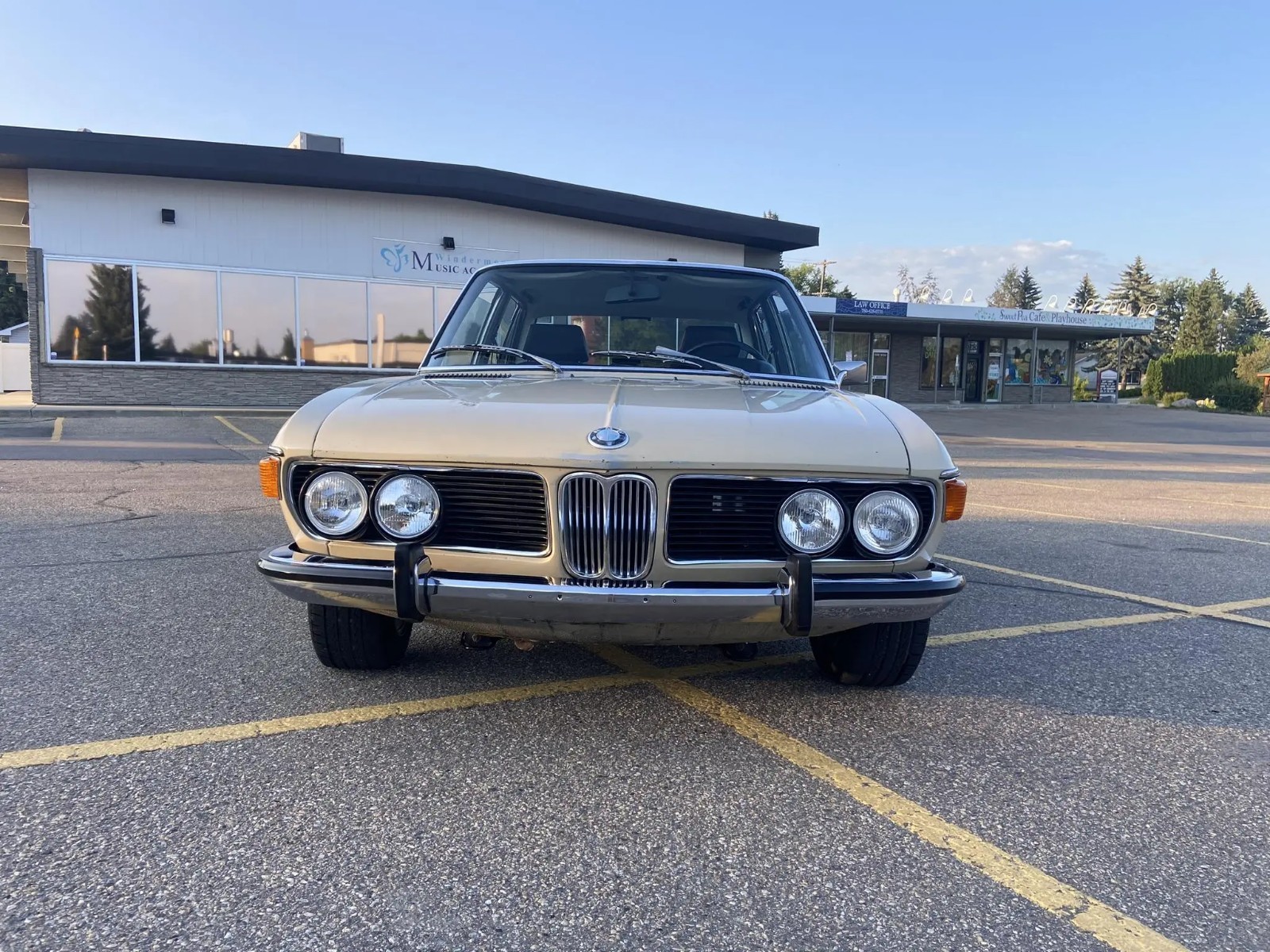 BMW-Bavaria-1973-Sedan-3