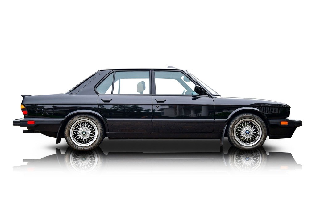 BMW-M5-1988-Sedan-1