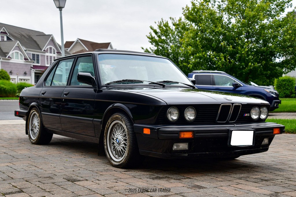 BMW-M5-1988-Sedan-11