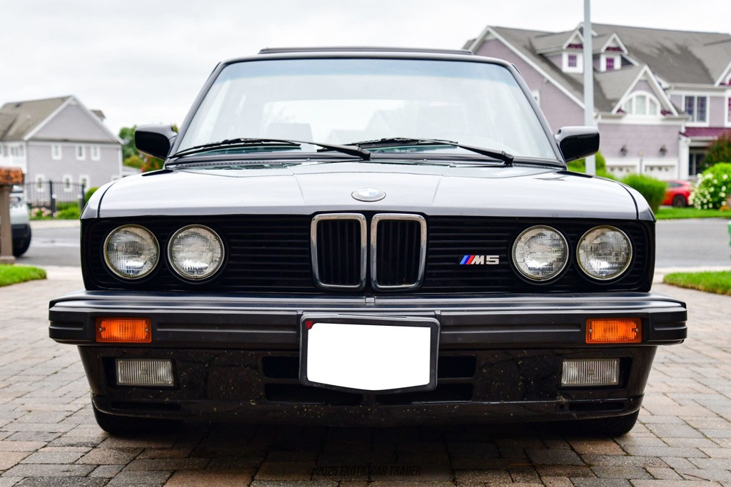BMW-M5-1988-Sedan-13