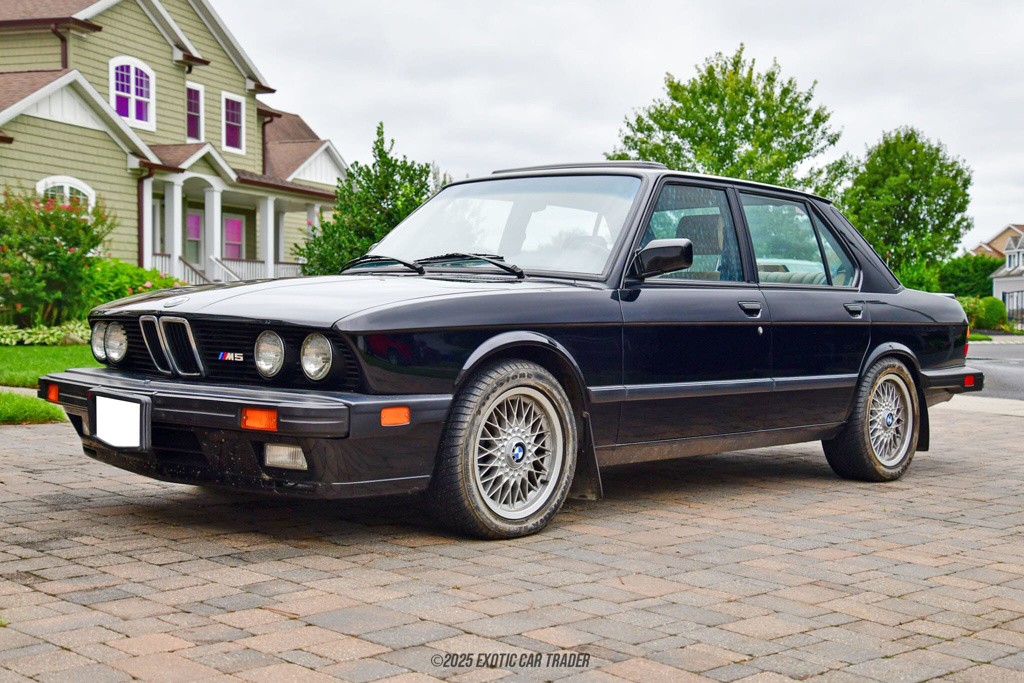 BMW-M5-1988-Sedan-14