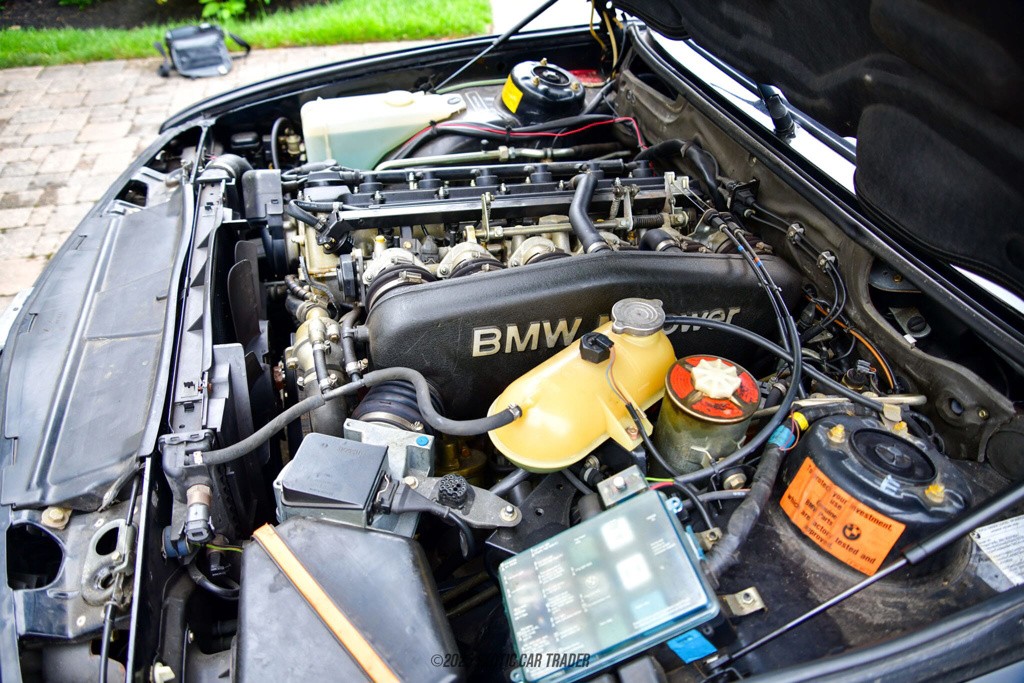 BMW-M5-1988-Sedan-15