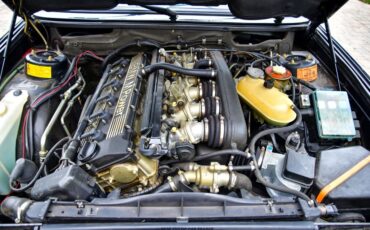 BMW-M5-1988-Sedan-16