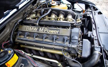 BMW-M5-1988-Sedan-17