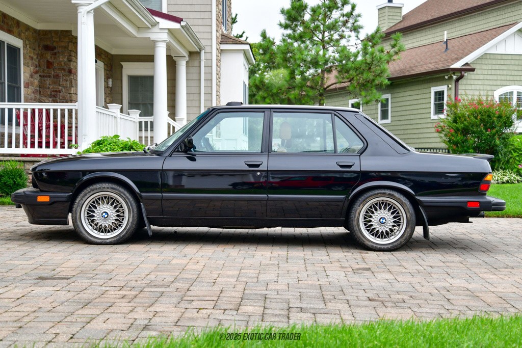 BMW-M5-1988-Sedan-2
