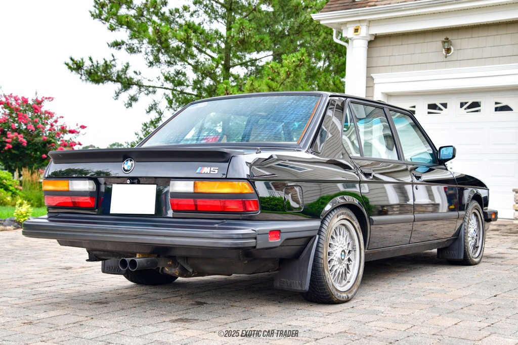 BMW-M5-1988-Sedan-7