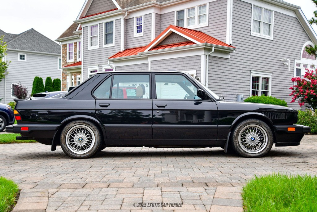 BMW-M5-1988-Sedan-8