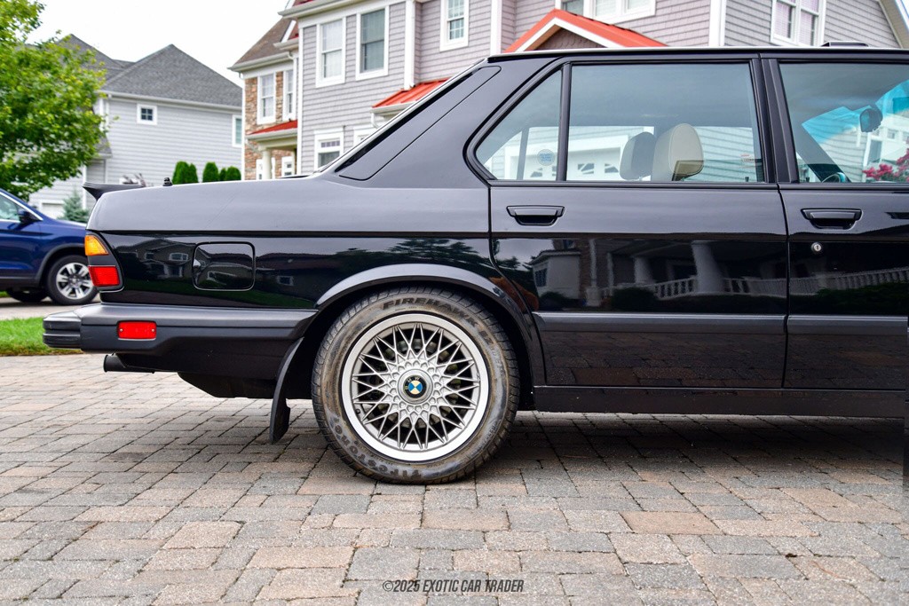 BMW-M5-1988-Sedan-9