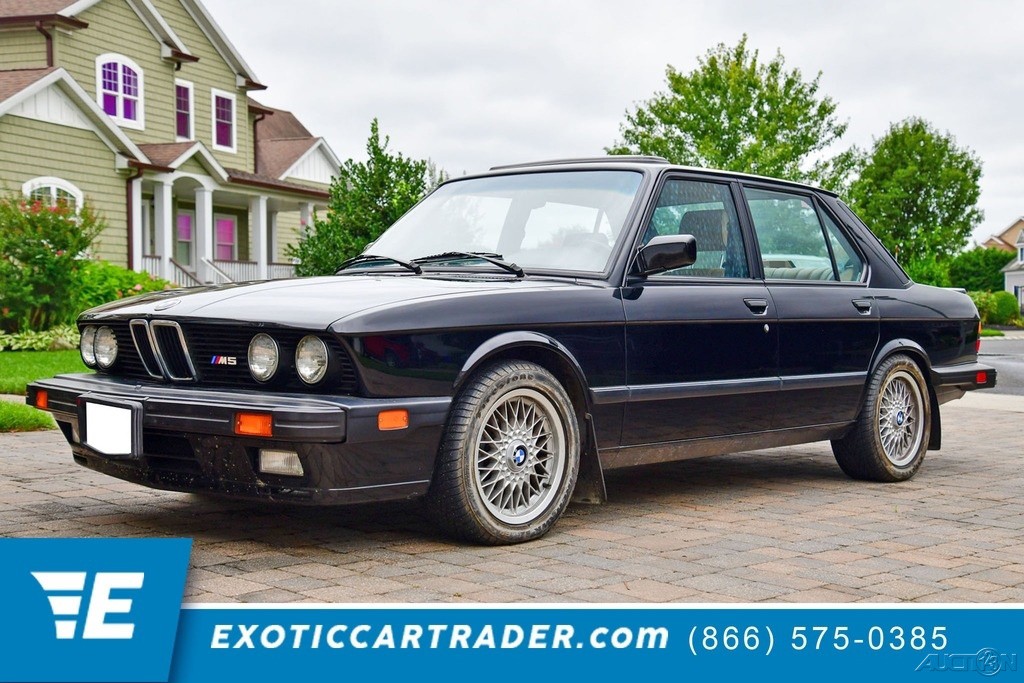 BMW-M5-1988-Sedan