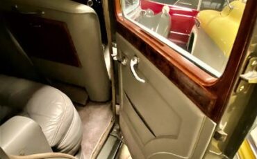 Bentley-Saloon-1952-Gray-10