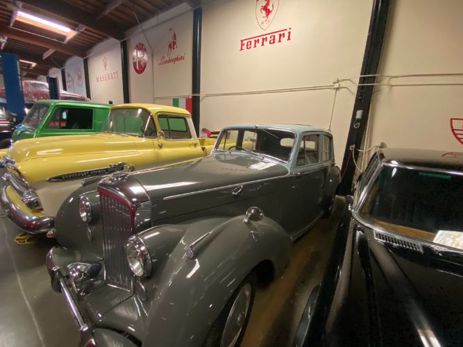 Bentley-Saloon-1952-Gray-13