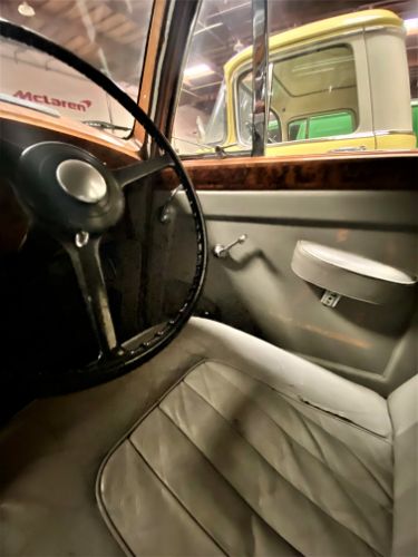 Bentley-Saloon-1952-Gray-16