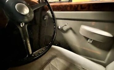 Bentley-Saloon-1952-Gray-17