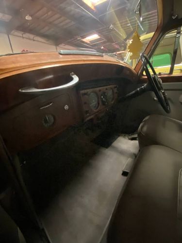 Bentley-Saloon-1952-Gray-18
