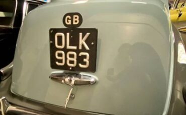 Bentley-Saloon-1952-Gray-9