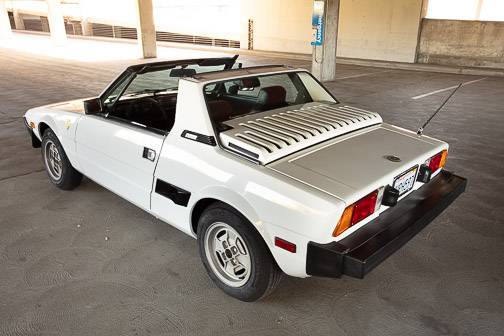 Bertone-x19-1987-white-9