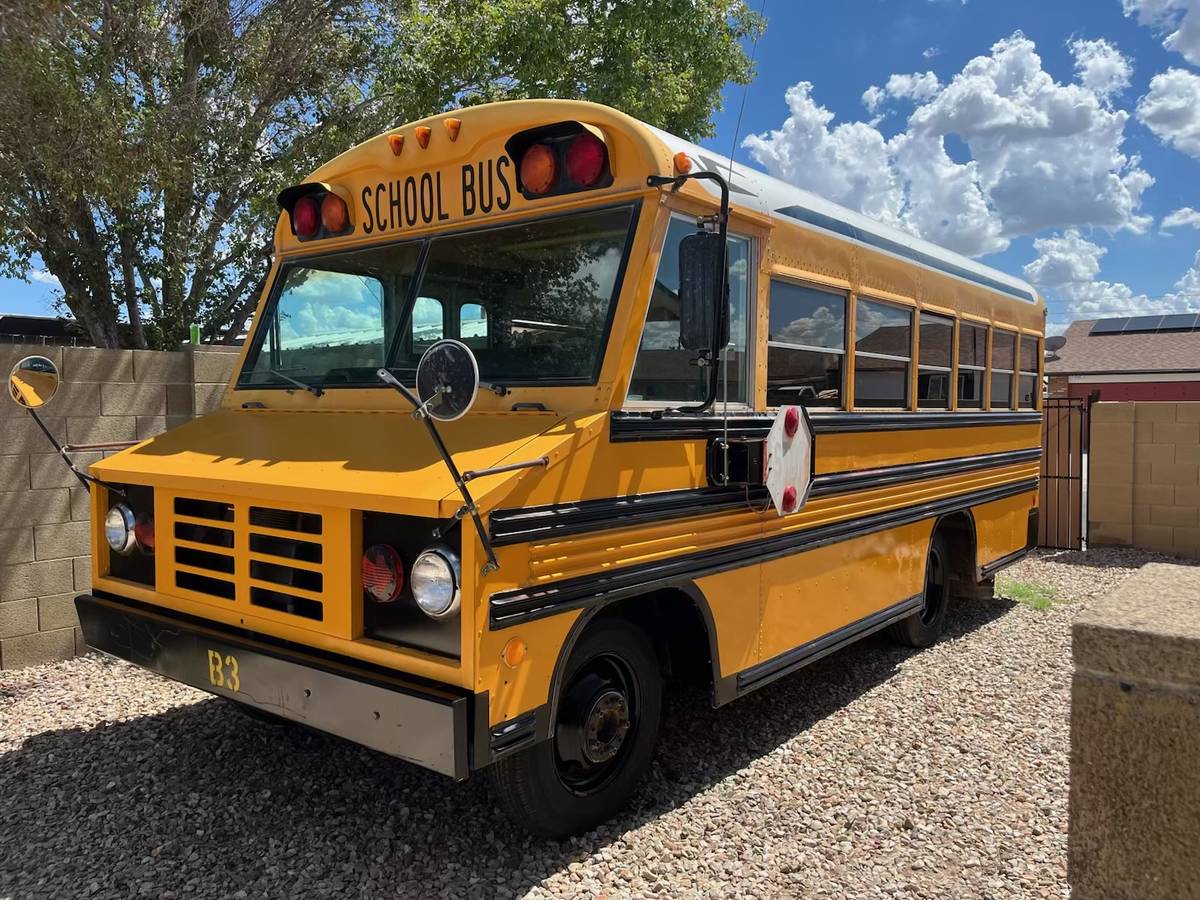 Blue-bird-school-bus-diesel-1992-yellow-1